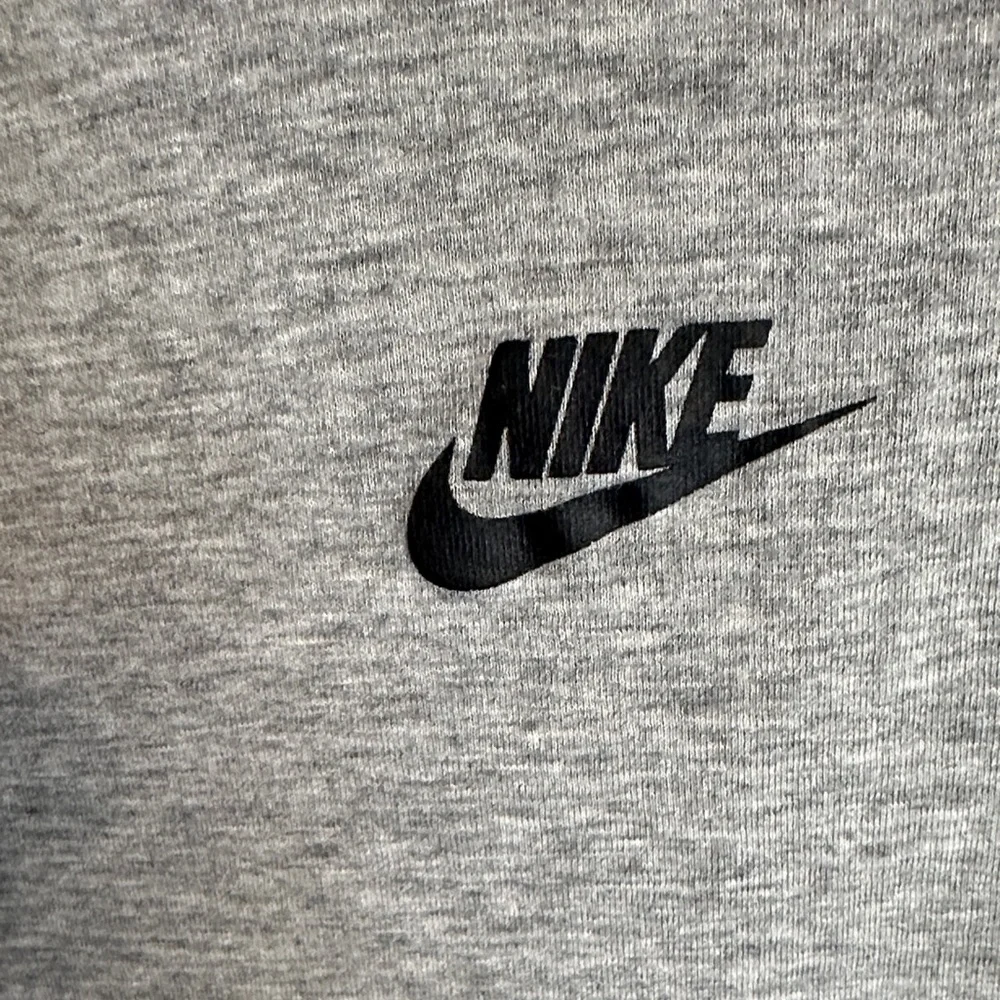 Nike Women's Heather‎ Gray Muscle Tee